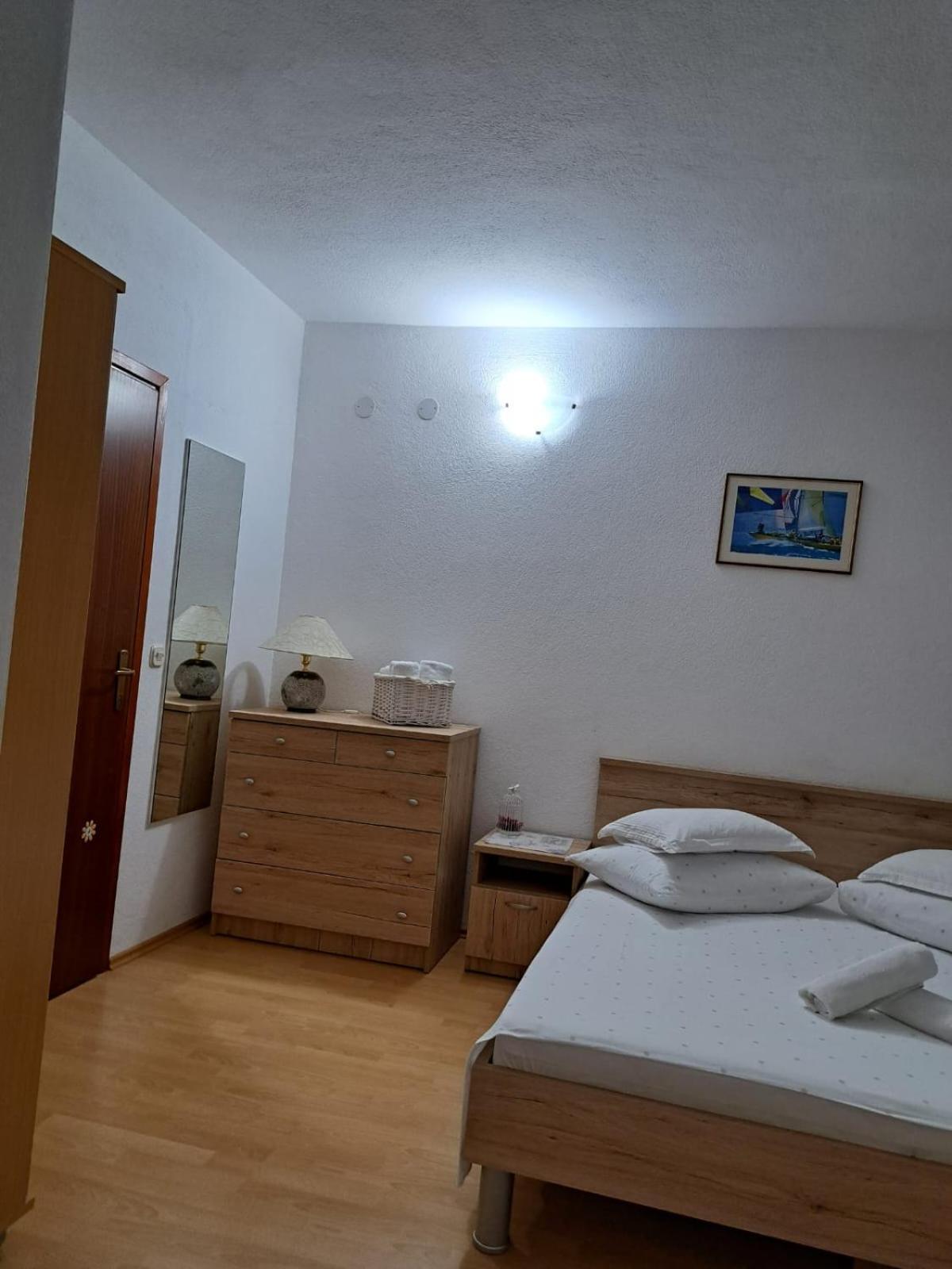 Apartments Garac Dugi Rat Eksteriør bilde