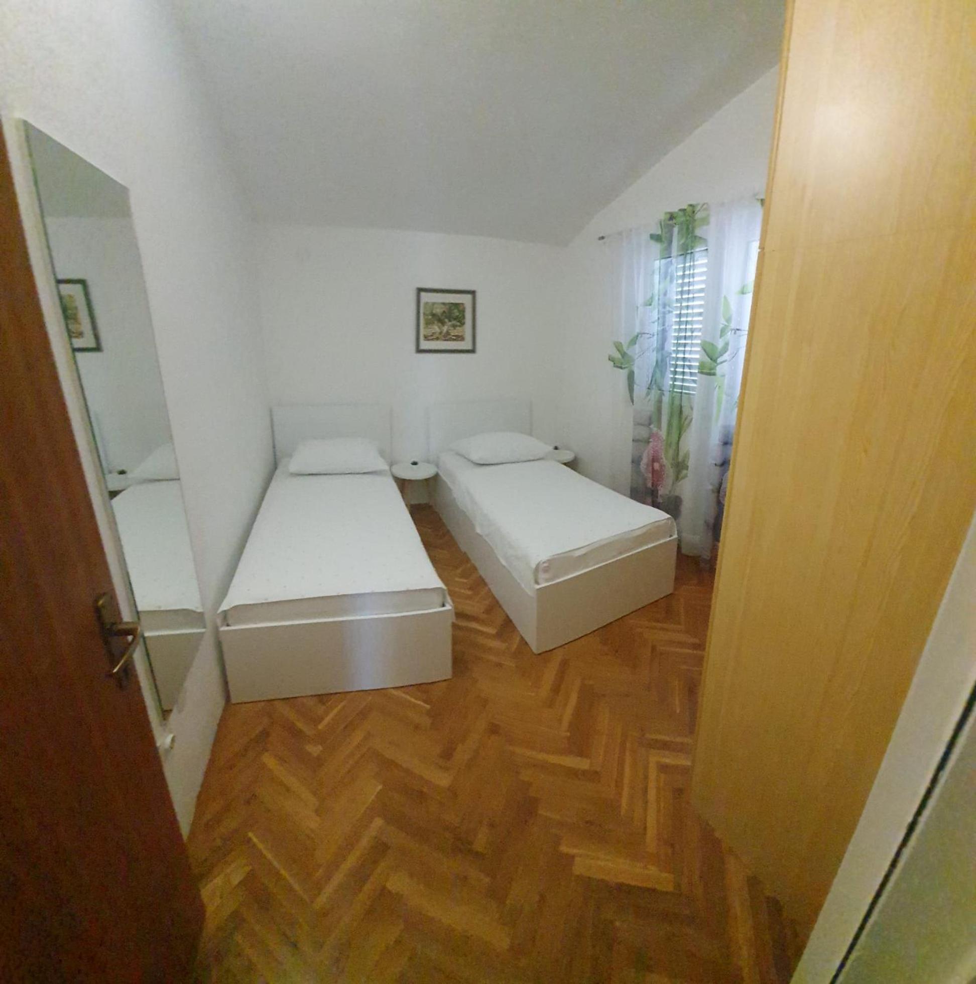 Apartments Garac Dugi Rat Eksteriør bilde