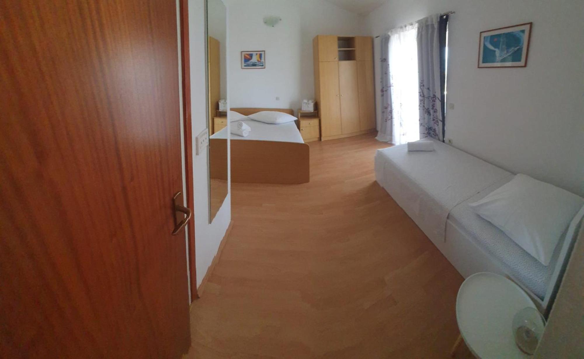 Apartments Garac Dugi Rat Eksteriør bilde