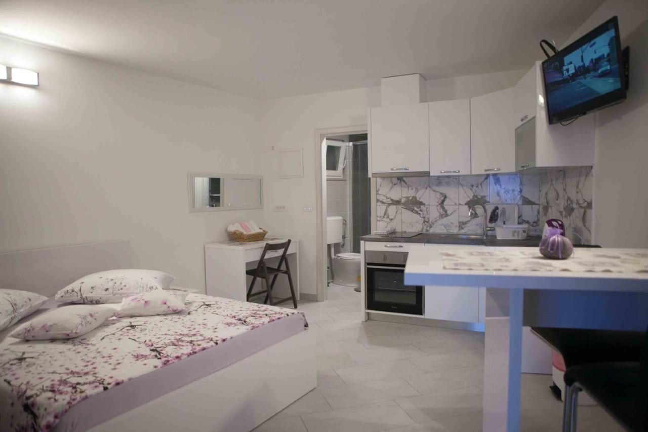 Apartments Garac Dugi Rat Eksteriør bilde
