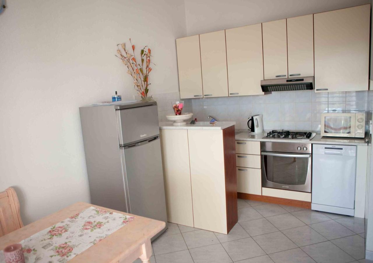 Apartments Garac Dugi Rat Eksteriør bilde
